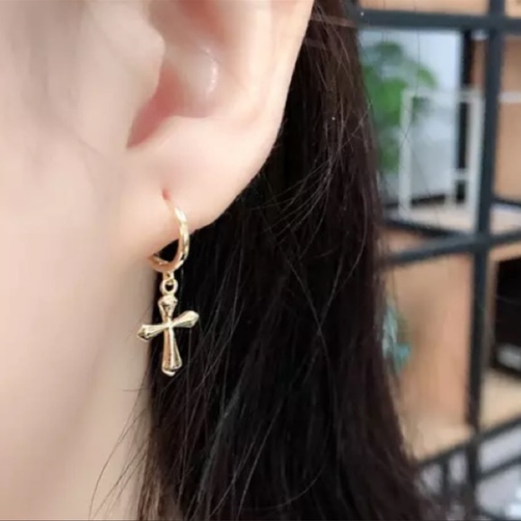 🔥NWT STERLING SILVER CROSS EARRINGS💗💗💗 - Picture 3 of 3